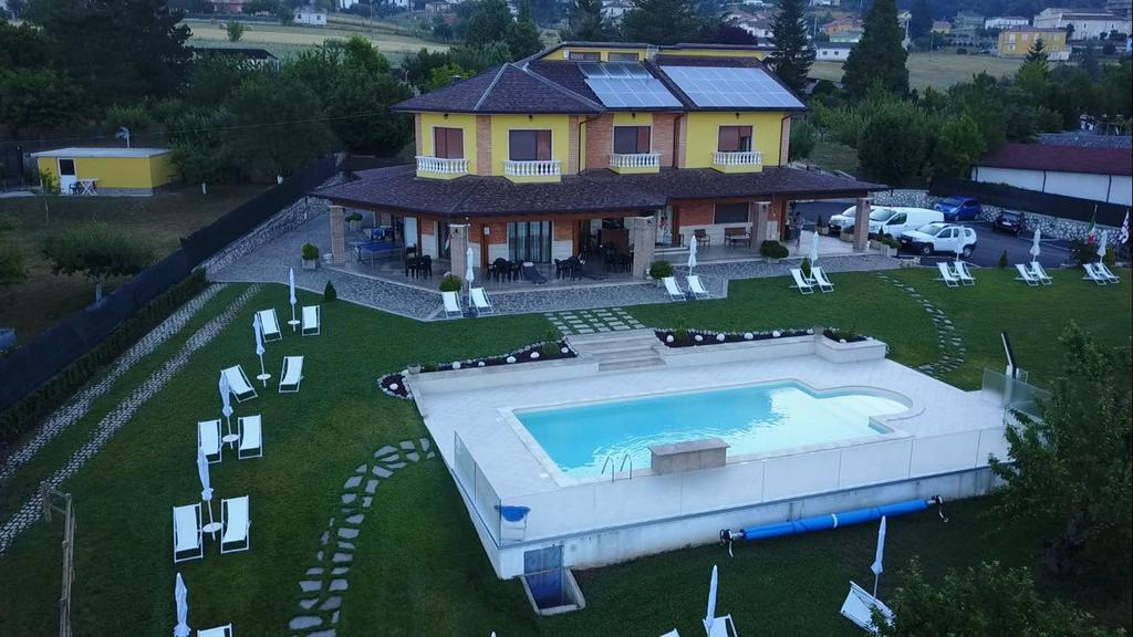 Capitignano La Villa Guest House מראה חיצוני תמונה