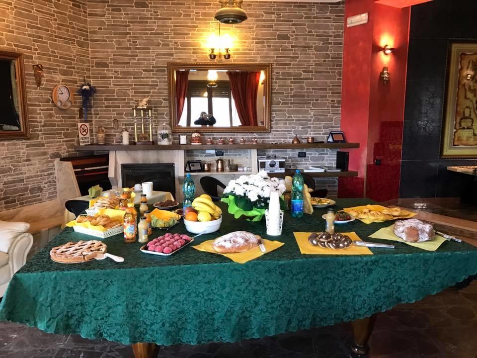Capitignano La Villa Guest House מראה חיצוני תמונה